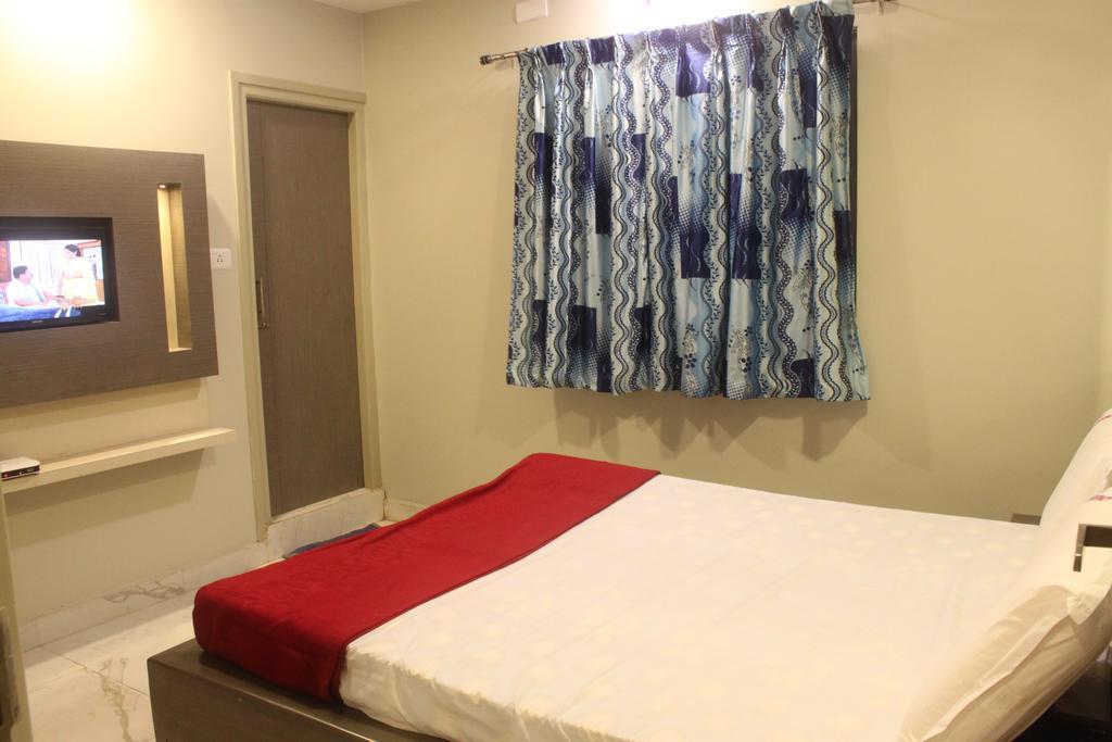 Hotel Lakshmi Grand Visakhapatnam Room photo